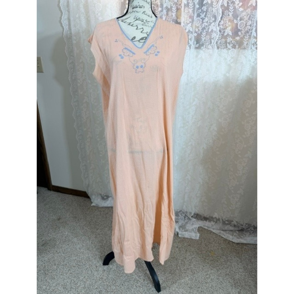 Vintage Peach Seersucker Maxi Lounger Gown Embroidered V-Neck Kaftan Dress